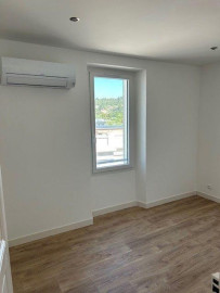 
                                                                                        Location
                                                                                         Beau 2P 25m² entièrement rénové