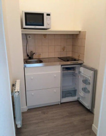 
                                                                                        Location
                                                                                         Beau 2P 30m² au calme place de la Cathédrale