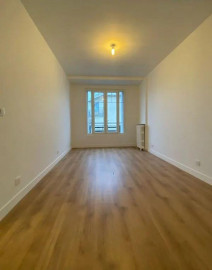 
                                                                                        Location
                                                                                         Beau 2P 33m² très lumineux