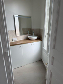 
                                                                                        Location
                                                                                         Beau 2P 40m² refait à neuf