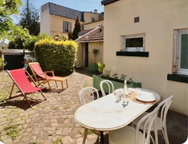 
                                                                                        Location
                                                                                         Beau 2P meublé 37m² avec petite cour extérieure