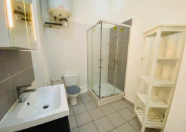 
                                                                                        Location
                                                                                         Beau 2P semi-meublé 33m²
