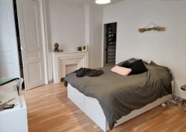 
                                                                                        Location
                                                                                         Beau 2Pbis 64m² idéalement situé