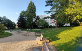 
                                                                                        Location
                                                                                         Beau 3 pièces tranquille à Versailles