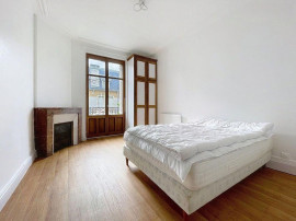 
                                                                                        Location
                                                                                         Beau 4 pièces 72 m²