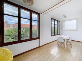 
                                                                                        Location
                                                                                         Beau 4 pièces 72 m²
