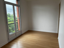 
                                                                                        Location
                                                                                         Beau 4P 70m² avec balcon au calme