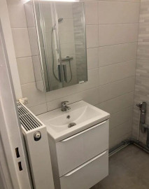 
                                                                                        Location
                                                                                         Beau F1 entièrement rénové de 32m² et très calme