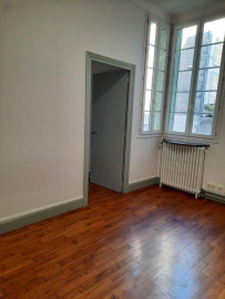 
                                                                                        Location
                                                                                         Beau F2 32m² entièrement rénové