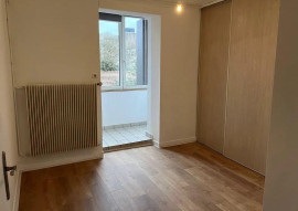 
                                                                                        Location
                                                                                         Beau F2 de 48m² charmant et très lumineux