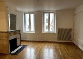 
                                                                                        Location
                                                                                         Beau F2 de 48m² charmant et très lumineux