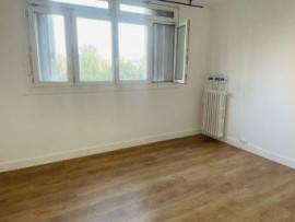 
                                                                                        Location
                                                                                         Beau F2 meublé 40 m²