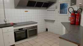 Location
beau local commercial vue sur port