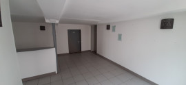 Location
beau local commercial vue sur port