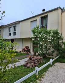 
                                                                        Location
                                                                         Beau pavillon 98m² dans parc boisé