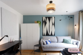 Location
Beau studio avec cuisine séparée