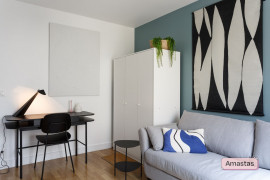 Location
Beau studio avec cuisine séparée