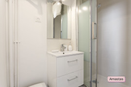 Location
Beau studio avec cuisine séparée