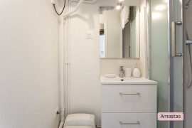 Location
Beau studio avec cuisine séparée