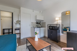 
                                                                                        Location
                                                                                         Beau Studio - Entièrement Meublé - Refait à neuf
