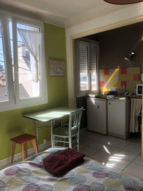 
                                                                                        Location
                                                                                         Beau studio meublé 18m² toutes charges comprises