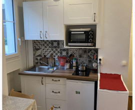 
                                                                                        Location
                                                                                         Beau studio meublé 21m²