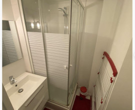 
                                                                                        Location
                                                                                         Beau studio meublé 21m²