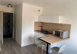 
                                                                                        Location
                                                                                         Beau studio meublé 22m²