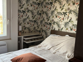 
                                                                                        Location
                                                                                         Beau studio meublé 24m² lumineux, rénové et équipé