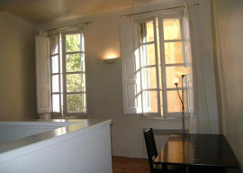 
                                                                                        Location
                                                                                         Beau studio meublé 25m² refait à neuf
