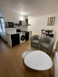 
                                                                                        Location
                                                                                         Beau studio meublé 25m² rénové Place Saint-Epvre