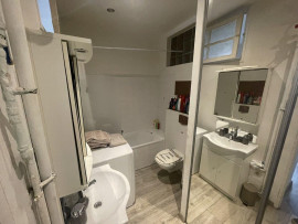 
                                                                                        Location
                                                                                         Beau studio meublé 26m² dans rue très calme