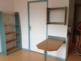 
                                                                                        Location
                                                                                         Beau studio meublé 28m²