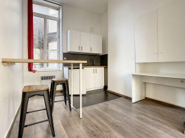 
                                                                                        Location
                                                                                         Beau studio meublé 28m² rénové rue de Fleurus