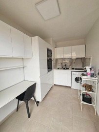 
                                                                                        Location
                                                                                         Beau studio meublé 32m² refait à neuf