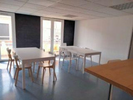 
                                                                                        Location
                                                                                         Beau studio meublé dans résidence étudiante