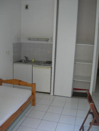 
                                                                                        Location
                                                                                         Beau studio meublé de 18m2