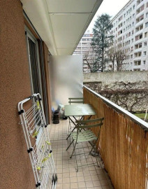 
                                                                                        Location
                                                                                         Beau studio meublé et rénové 20m² avec balcon