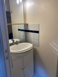 
                                                                                        Location
                                                                                         Beau studio non meublé 21m²