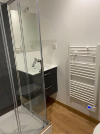 
                                                                                        Location
                                                                                         Beau studio refait à neuf 22m²