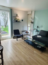 
                                                                                        Location
                                                                                         Beau studio rénové 27m² avec jardin et terrasse