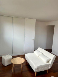 
                                                                                        Location
                                                                                         Beau studio rénové 31m² sans vis à vis