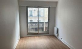 
                                                                                        Location
                                                                                         Beau studio rénové + baignoire Paris 17è