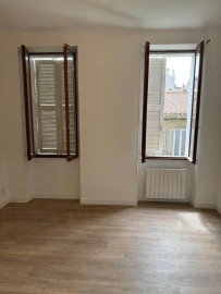 
                                                                                        Location
                                                                                         Beau T1 bis 35m² entièrement rénové avec goût