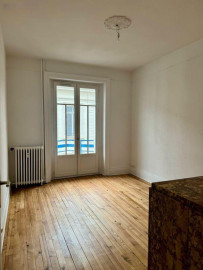 
                                                                                        Location
                                                                                         Beau T2 - 60m² - Place Jacquard