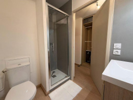
                                                                                        Location
                                                                                         Beau T2 refait à neuf 27m²