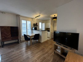 
                                                                                        Location
                                                                                         Beau T2 sur cour - Meublé - Paris 9