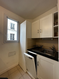 
                                                                                        Location
                                                                                         Beau T2 sur cour - Meublé - Paris 9