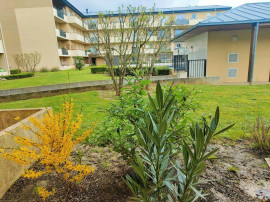 
                                                                                        Location
                                                                                         Beau T3 70m² Résidence sécurisée avec piscine