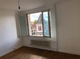 
                                                                                        Location
                                                                                         Beau T3 71m² très clair sans vis-à-vis